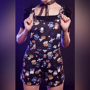 Hello Kitty & Friends Halloween Overall Shorts Hot Topic Size M